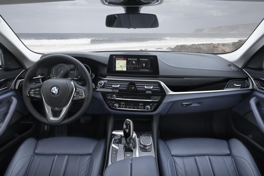 Торпедо BMW 530e 2017 года  (WW) (фото 10 из 57)